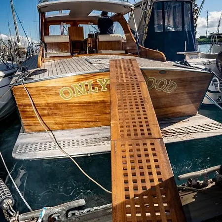 Bed & Boat