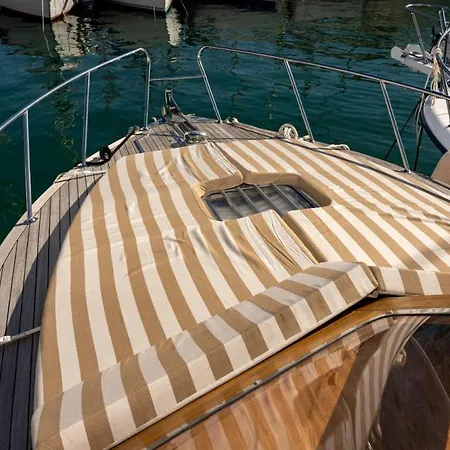 Bed & Boat *