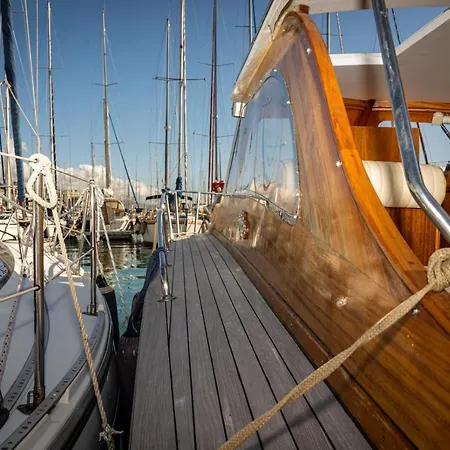 Bed & Boat Botel *