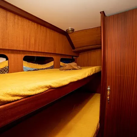Bed & Boat Hotel en barco Ossuccio